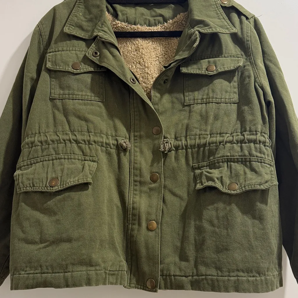 Brandy Melville Army Green Doris Cargo Jacket with Sherpa Lining - Image 2
