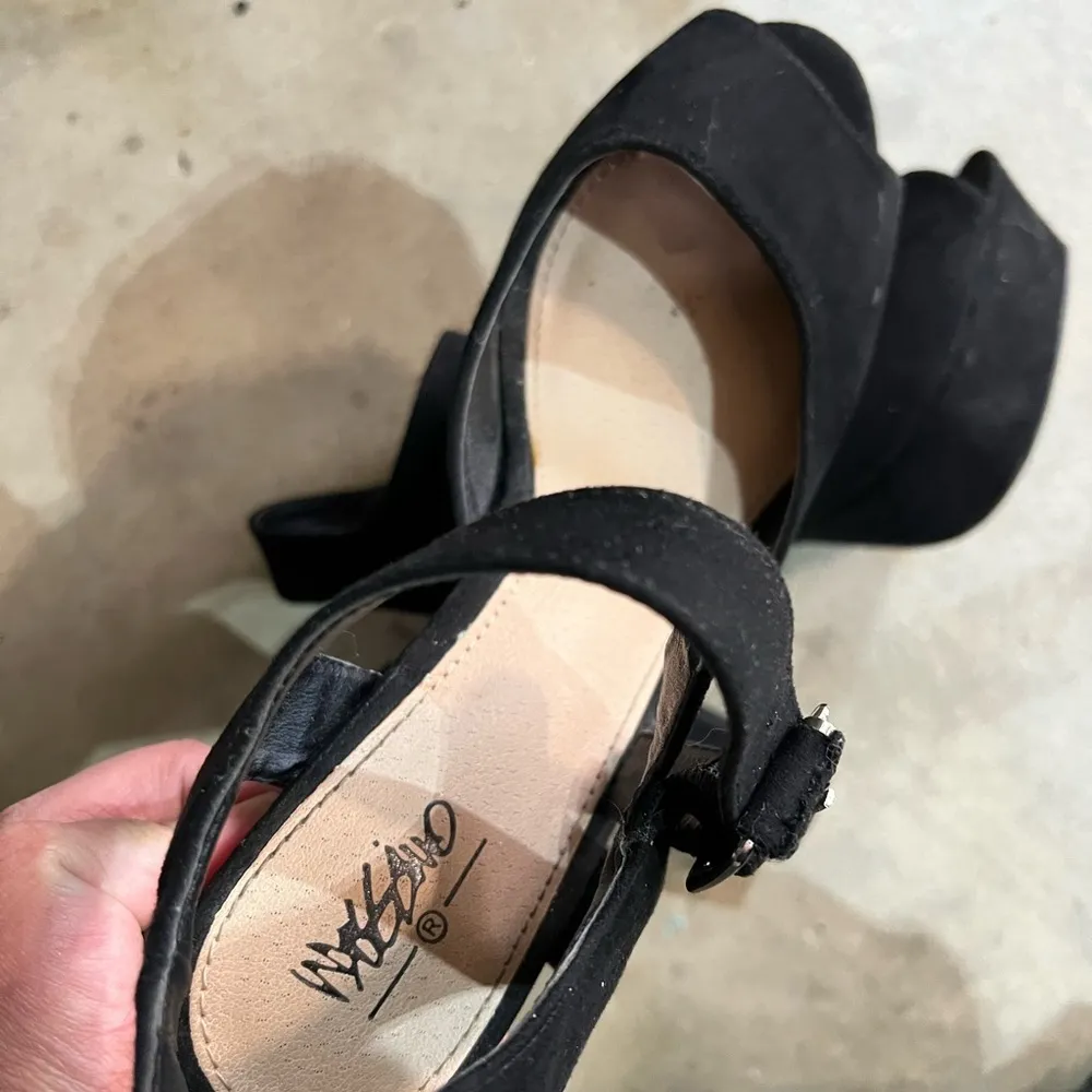 Elegant Black Women's Heels - Image 3