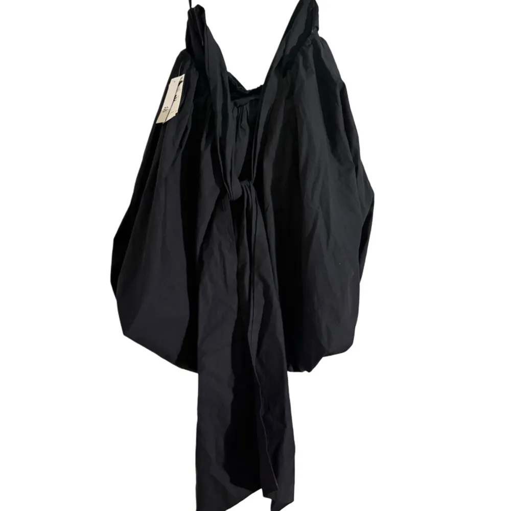 BP black sleeveless mini dress with a bubble hem and bow detail. Size M - Image 5