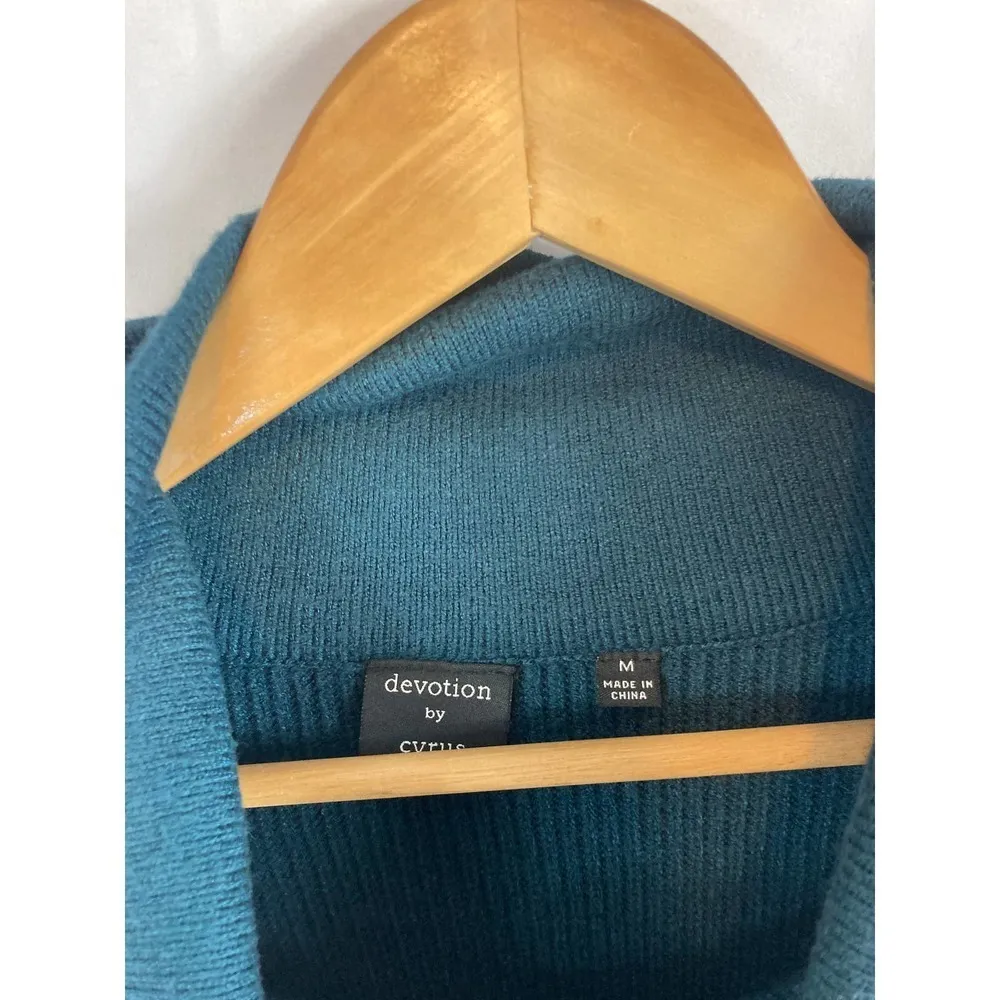 Devotion by Cyrus Mock Neck sweater size medium - Image 3