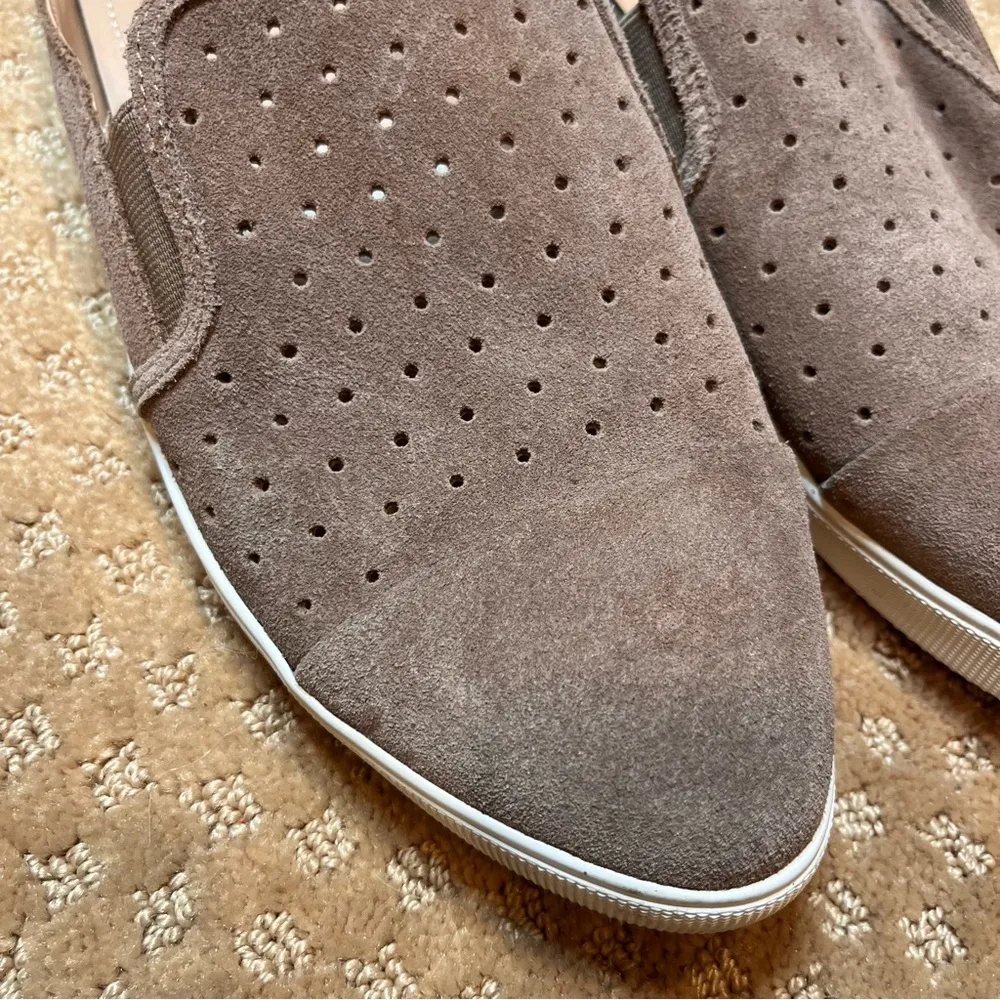 BCBG Tan loafer mules size 10 gym shoe slides - Image 2