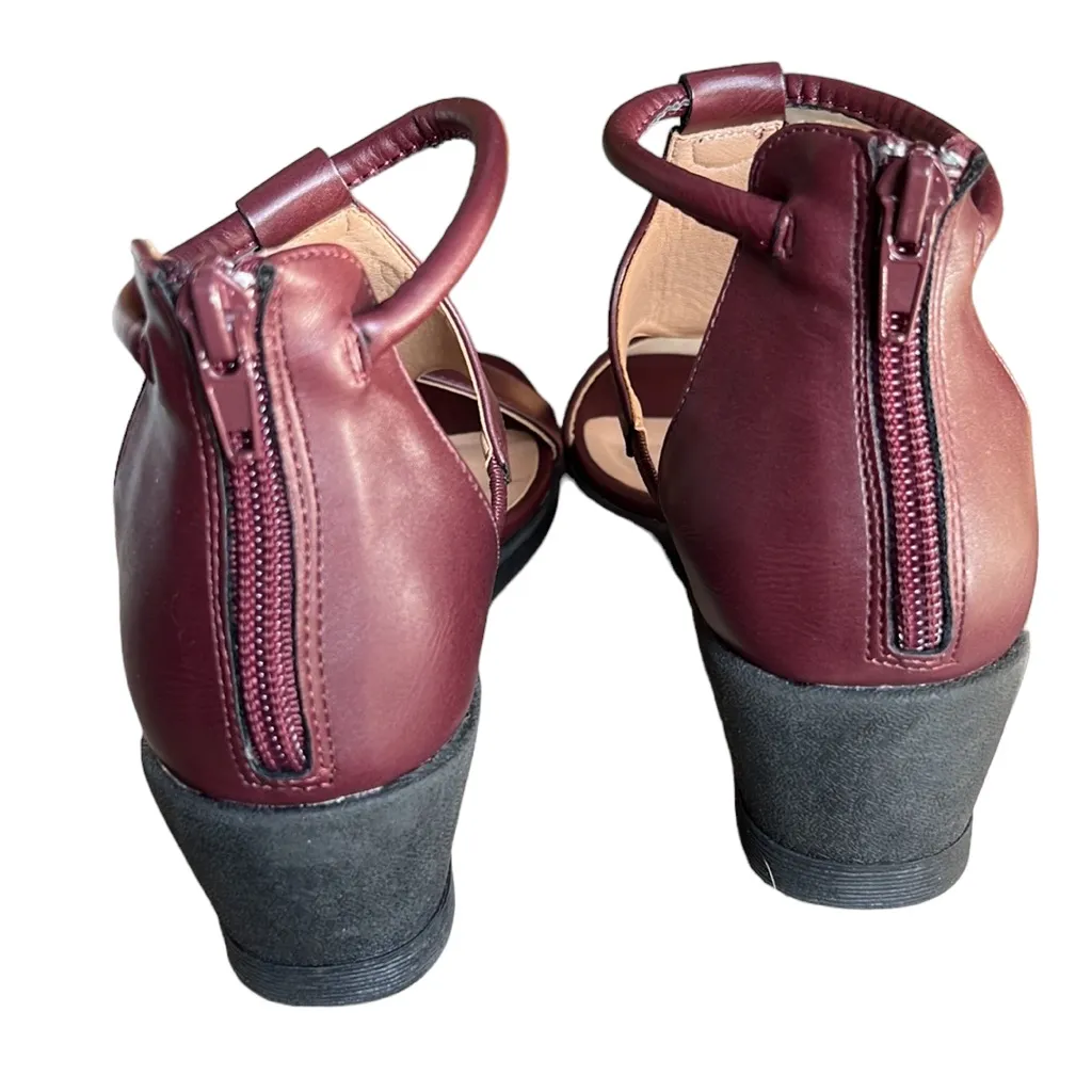 Journee Collection Trayle Wedge Sandal - Image 5