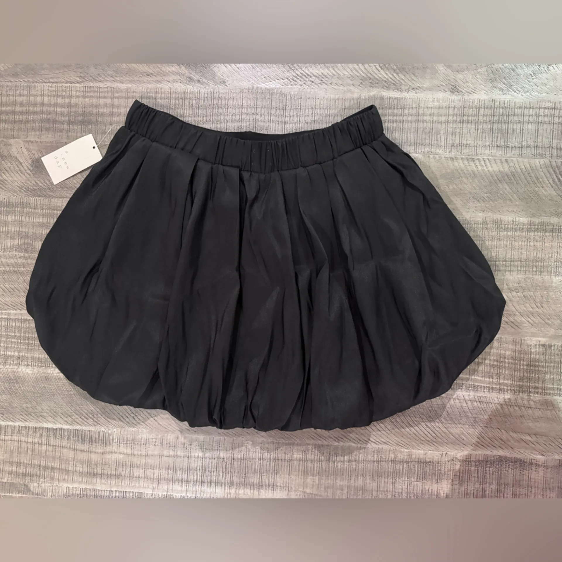 A New Day bubble Women's Skirt- size Medium - Image 2