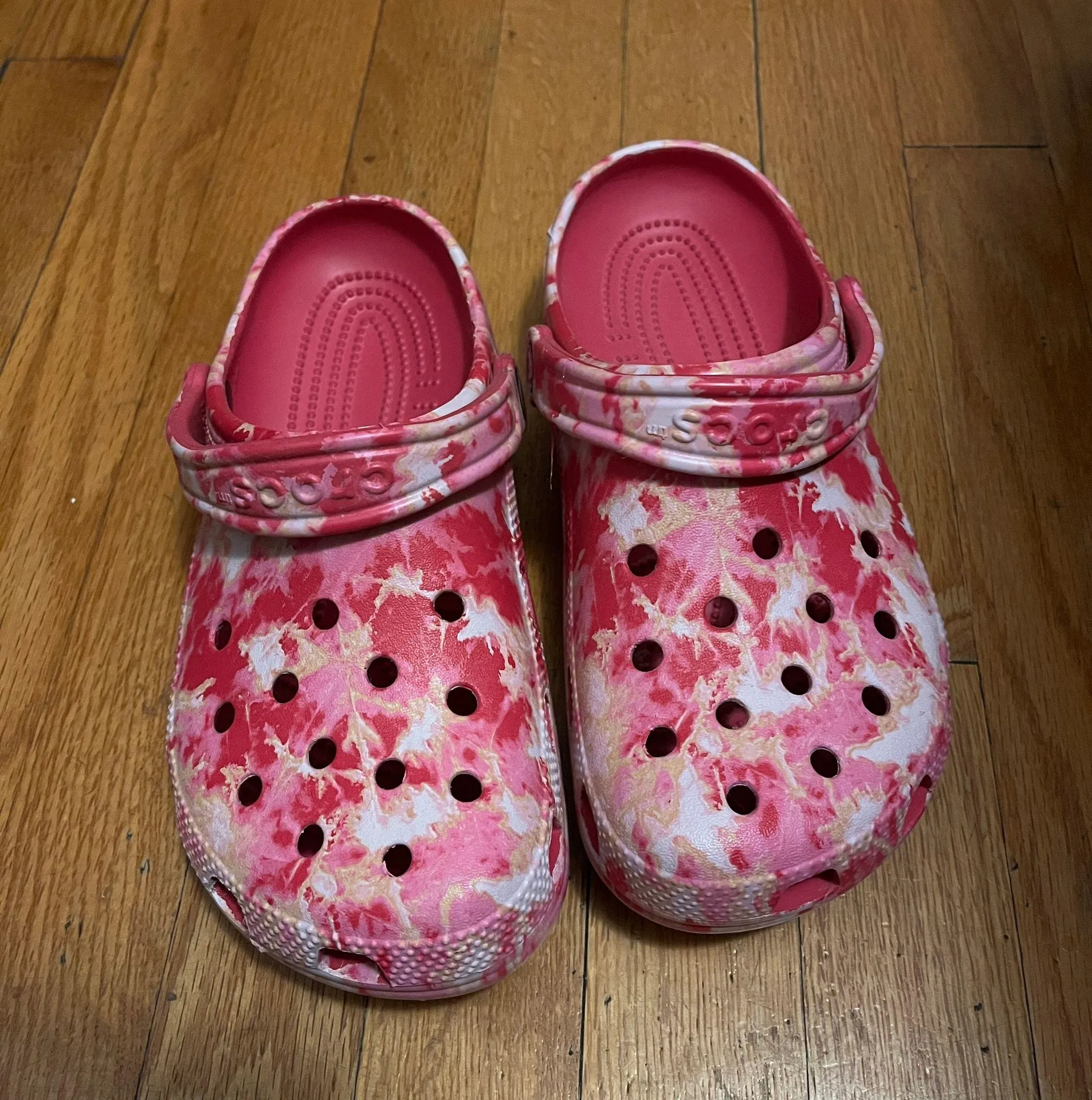 pink crocs - Image 2
