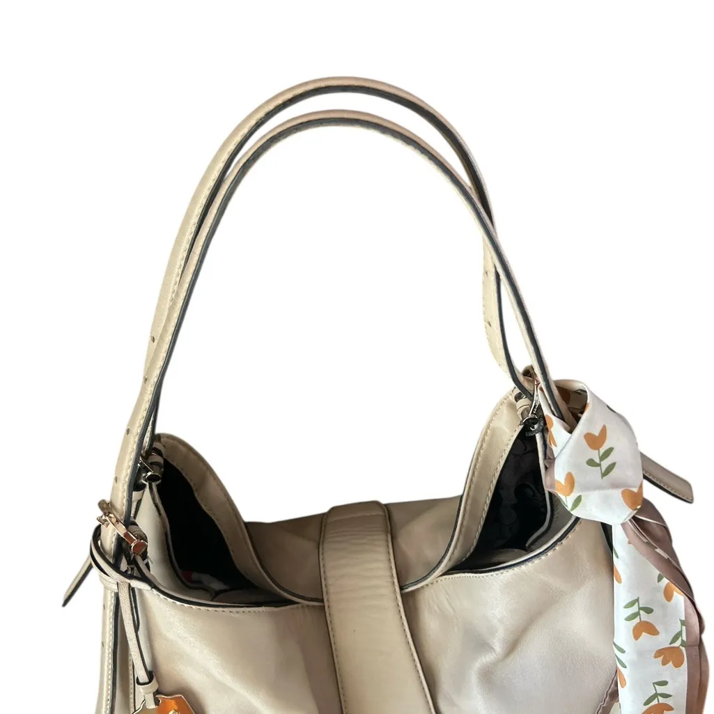 Coach Cream and Gold Hobo Bag with BUTTER SOFT LUXURIOUS LEATHER VERY CLASSY - Image 10
