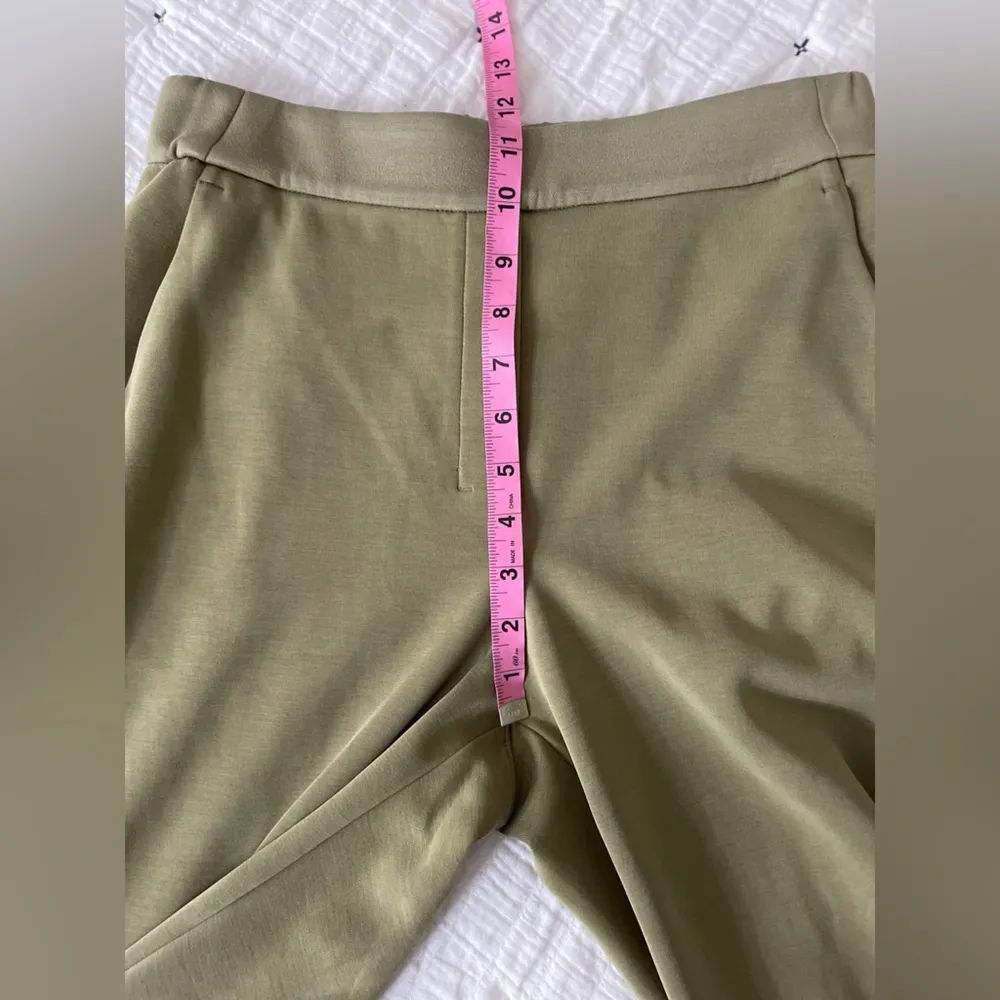 LULULEMON Softstreme Relaxed High-Rise Pant in Bronze Green Size 6 - Image 14