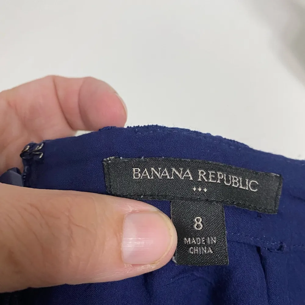 Banana Republic blue eyelet pencil skirt, midi length, fully lined Sz. 8 - Image 3