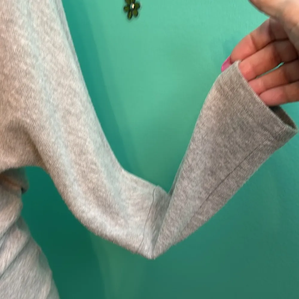 Cupcakes and Cashmere Long Sleeve Gray sweater - Image 4