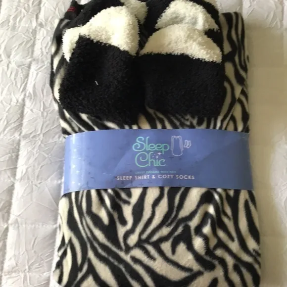 New Sleep Chic Sleep Medium Shirt‎ & Cozy Socks White - Image 13