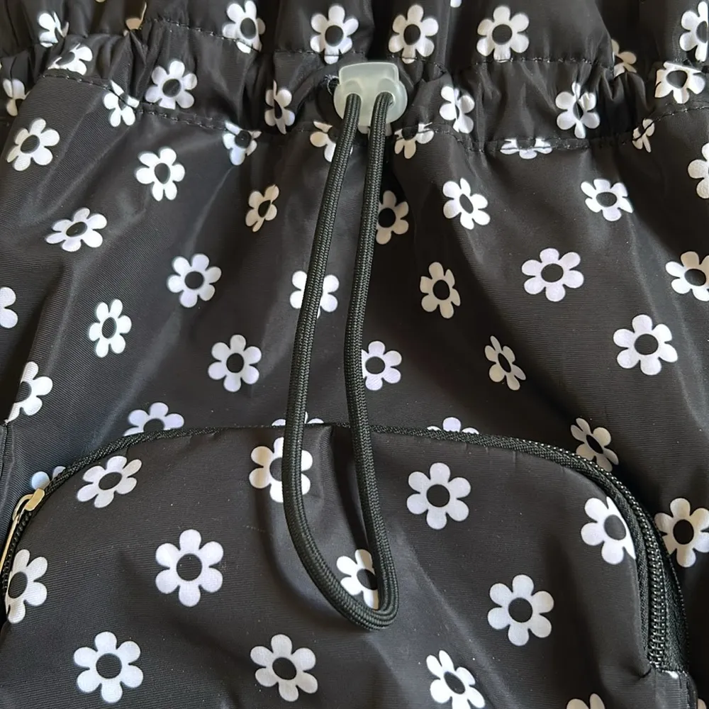 Art Class Retro Floral Drawstring Backpack Daisy Pattern - Image 2