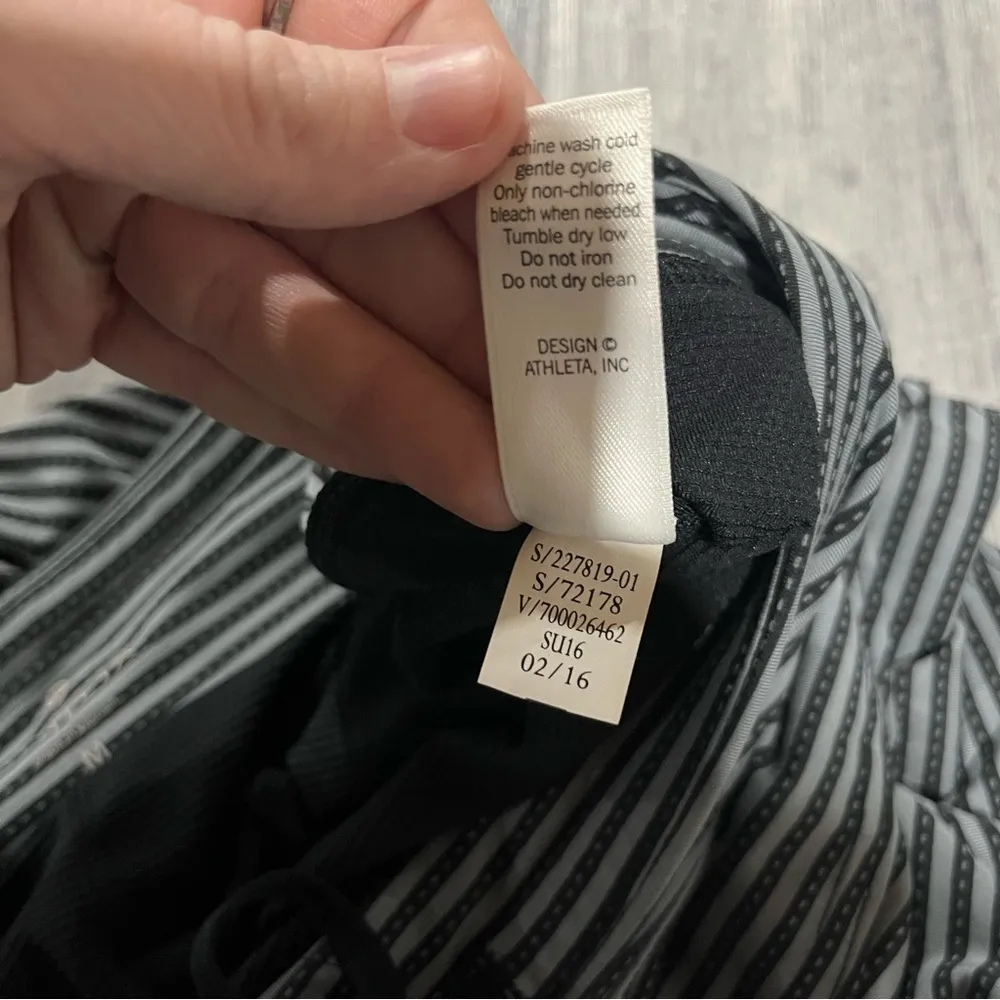 Athleta Black Grey Stripes Skort; Medium - Image 4