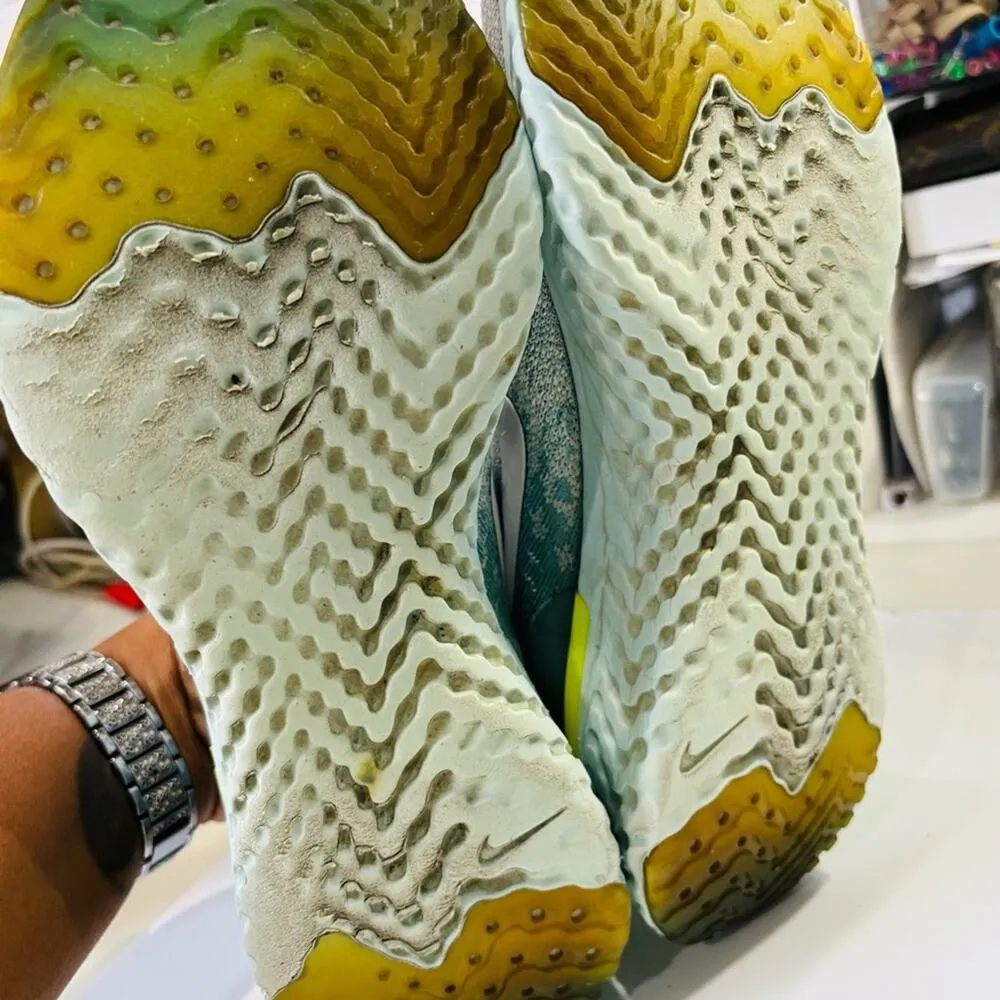 NIKE Women's Epic React Flyknit Sneakers Running Shoes Mica Blue Sz 8 AQ0070-008 - Image 9