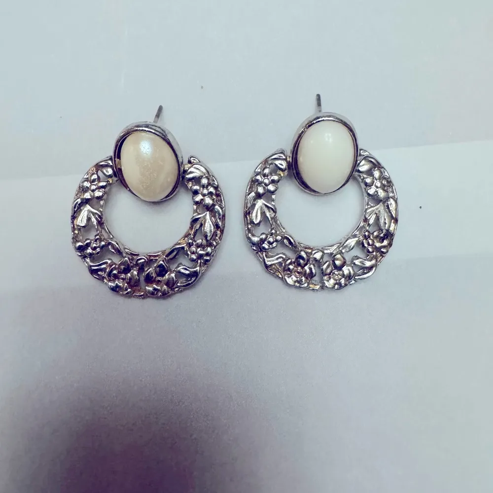 Vintage SilverTone and Faux Pearl Door Knocker Style Stud Earrings, Retro 80s Silver - Image 2