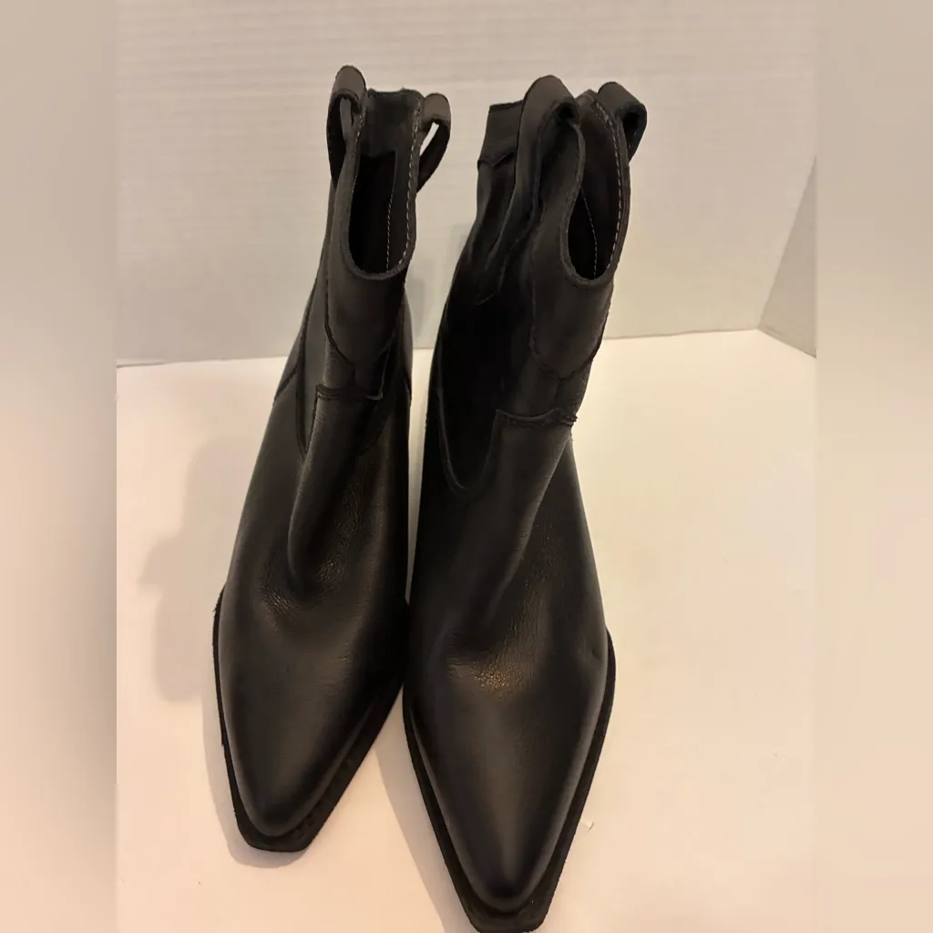 NWOT Zodiac Black Leather Ankle Booties - Image 3