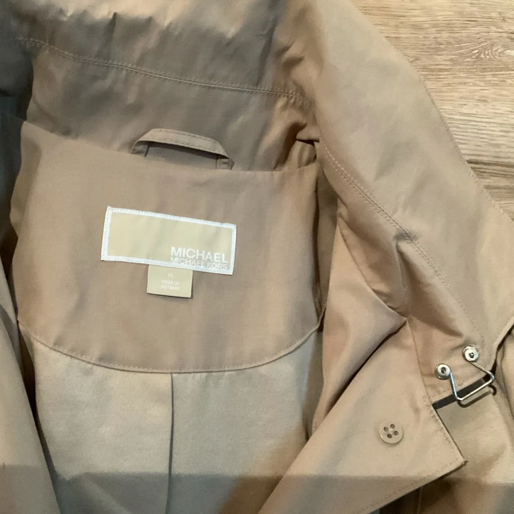 Beautiful MK Belted Trench coat w removable hood Tan Size XL - Image 3
