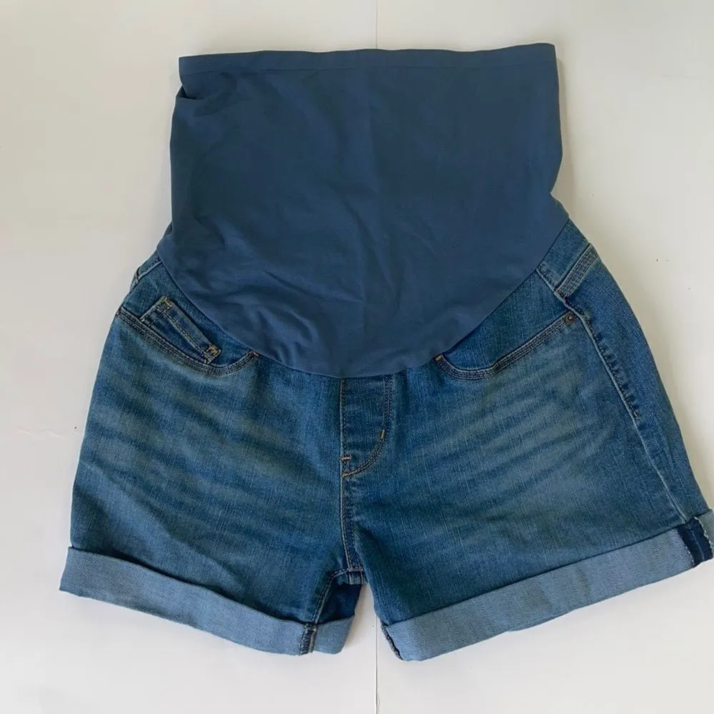 Levi’s signature maternity jean shorts, over the belly. Cuffed. Size small - Image 2