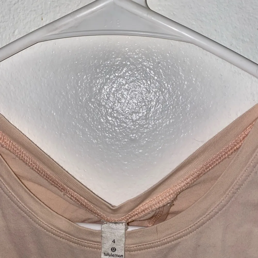Lululemon light pink open back size 4 tank top - Image 3