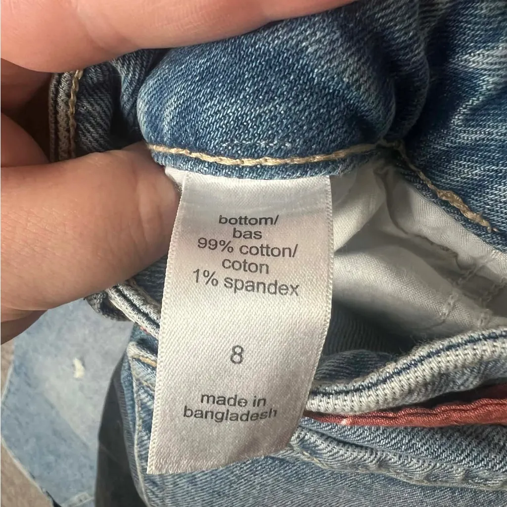 Maurices Woman Size 8 Mid Rise Blue Ankle Mom Jeans Red Floral Accent Belt - Image 4