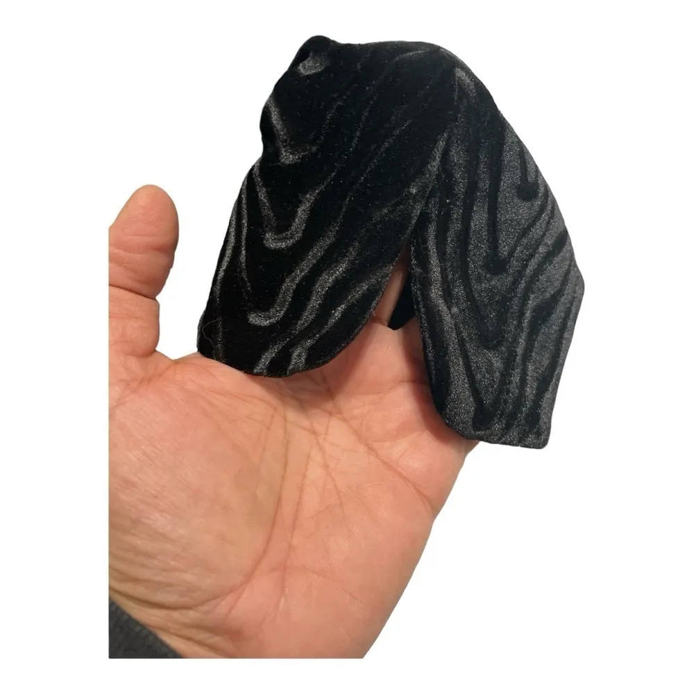 '90s Y2K Mercedes Women's
Black Velvet Rhinestone
Button Long Sleeve Blazer 4 Black - Image 9