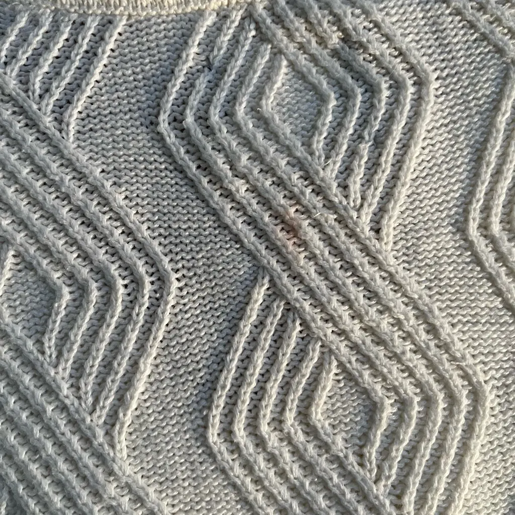 abercrombie & fitch cable knit V-Neck oversized sweater vest in xl - Image 4