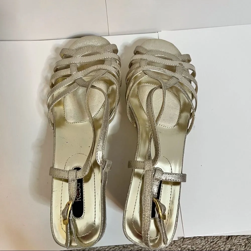 Reba  Sandal‎ with Heel. Size 8. - Image 2