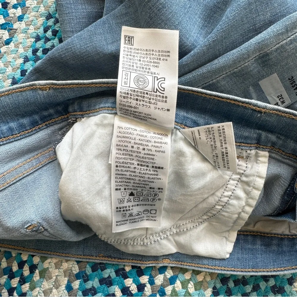 Levi’s Classic Capris - Image 6