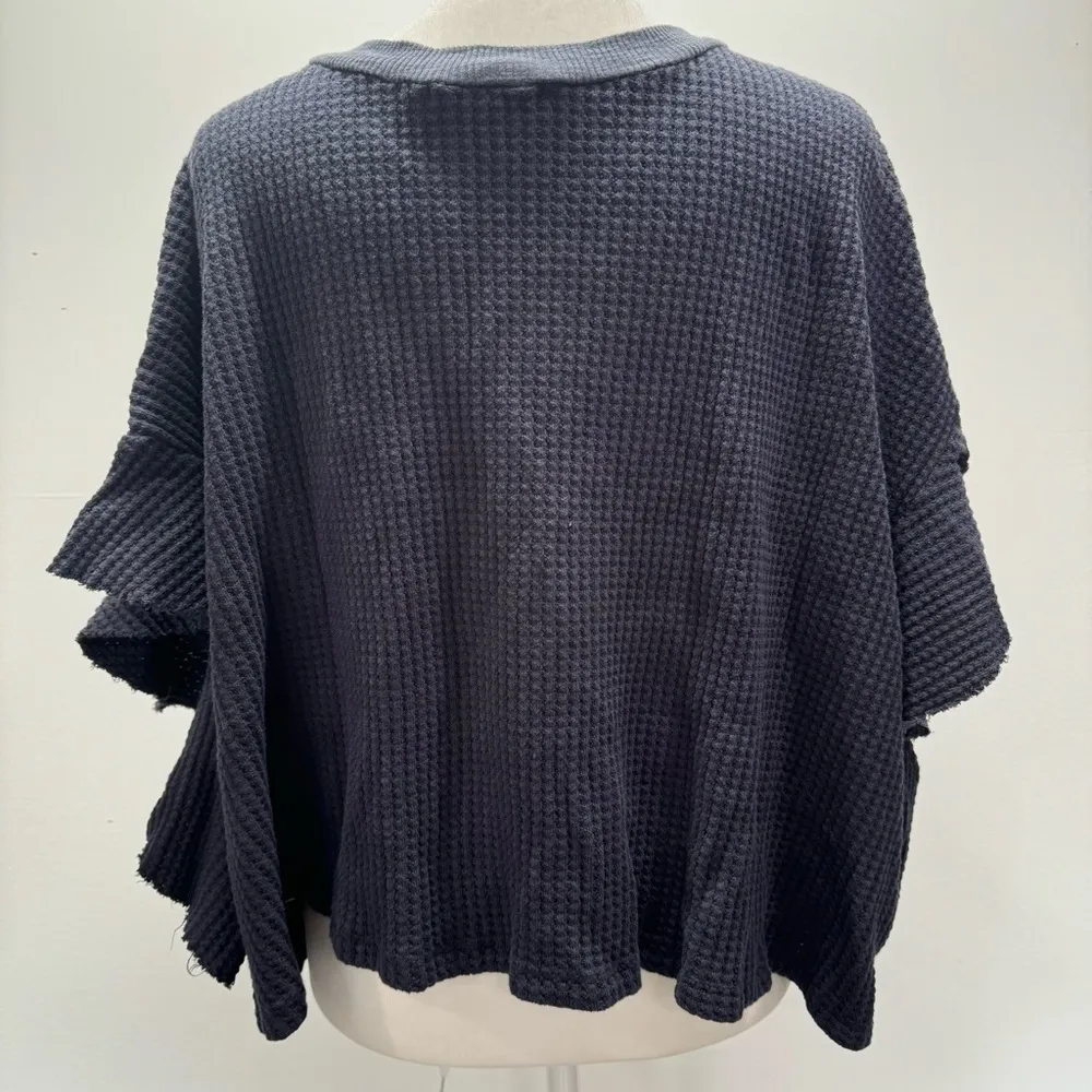 BUCKETLIST Navy Blue Waffle Knit Raw Edge Flutter Sleeve Slouchy Cropped Top NEW Size L - Image 8