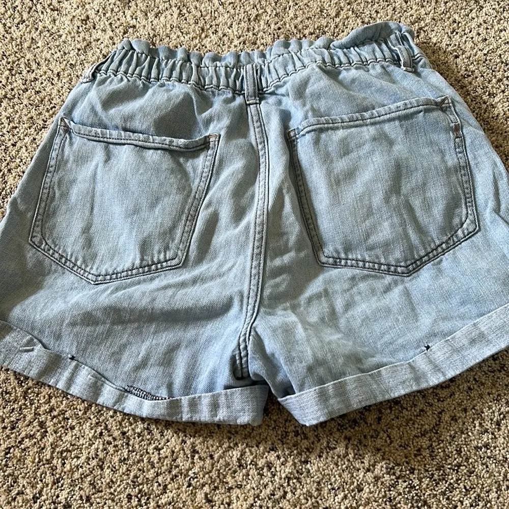 Express Paperbag Waist Light Blue Denim Shorts - Image 3
