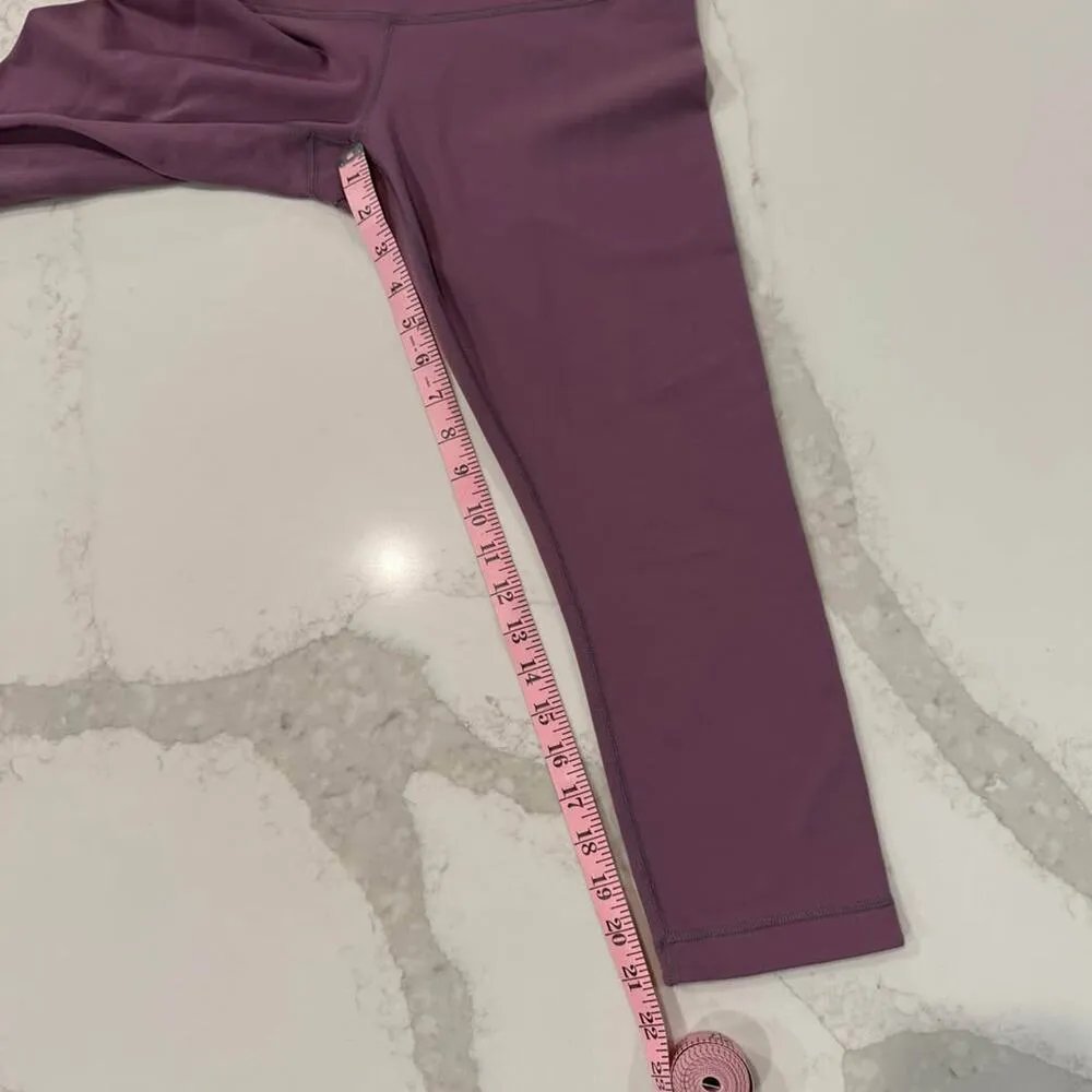 Lululemon Wunder Under Crop Reversible Leggings Women's 8 Purple Fog/Black Yoga - Image 3