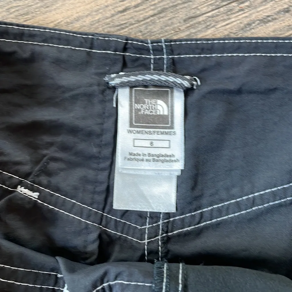 The North Face Women’s Overboard Classic Black Athletic Cargo Nylon Skirt Size 6 - Image 3