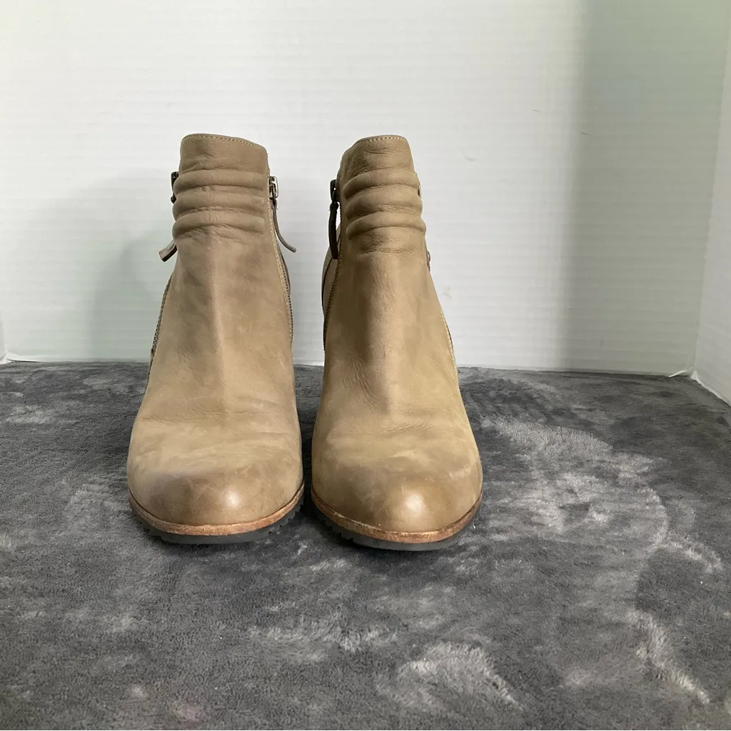 Biala Ashton Genuine Leather Ankle Height Wedge‎ Heel Booties Shoes Taupe 10.5 Tan - Image 5