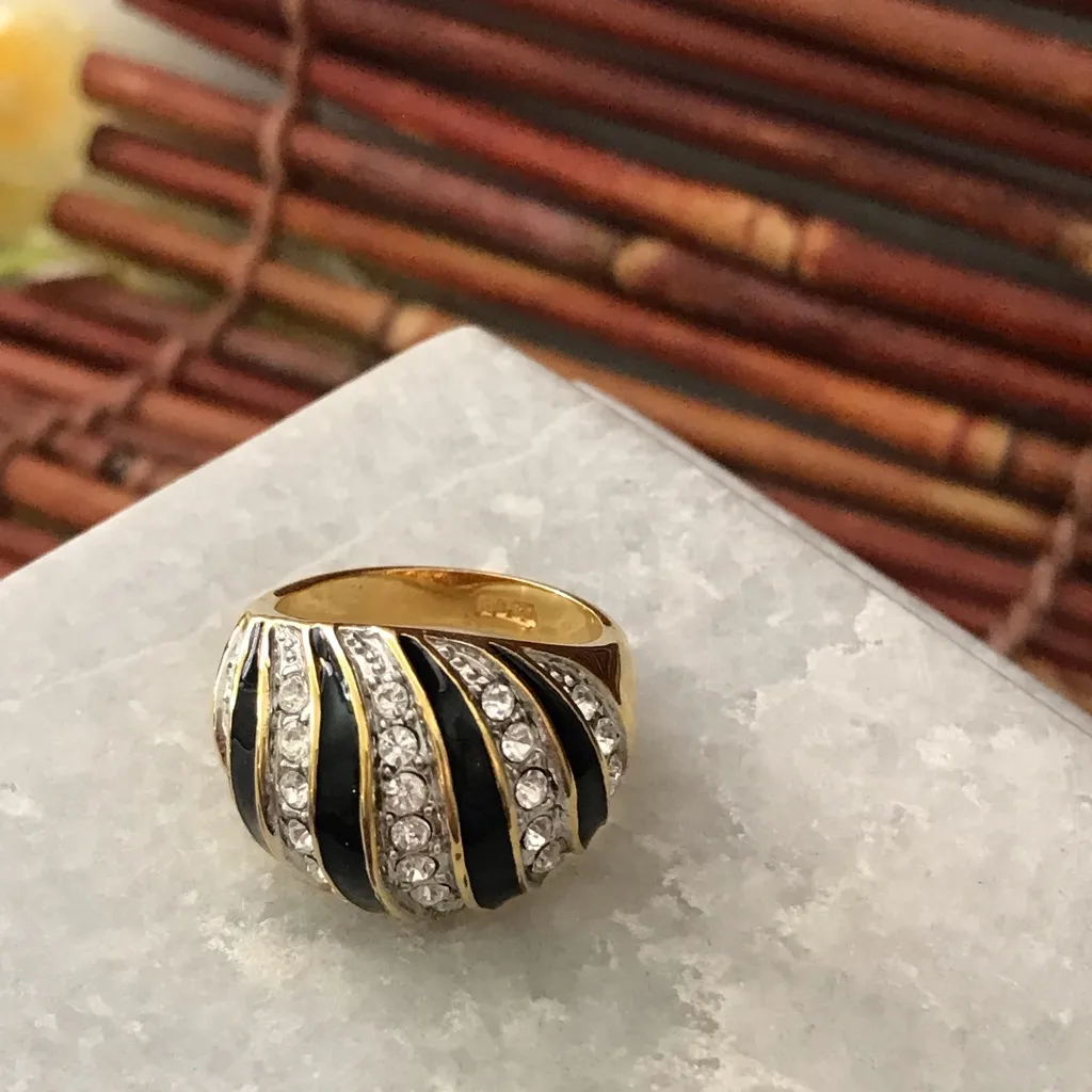 Stunning Dome Cocktail Ring Size 8 Red - Image 4