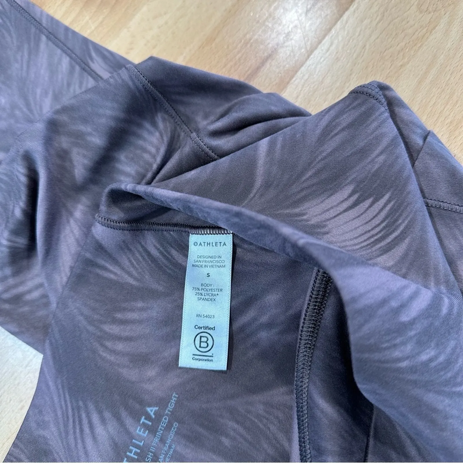 Athleta Salutation Stash Pocket II Printed High Rise Tight Leggings Ava Almond - Image 8