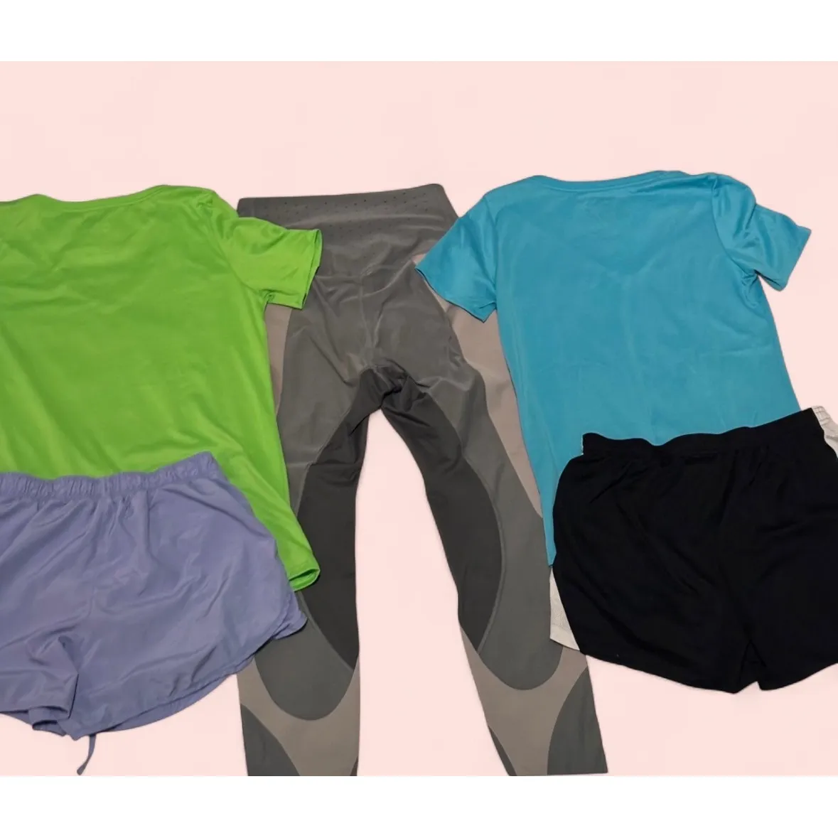 Nike Women's Outfit Bundle Activewear Set Top Shorts Leggings Tee Lot Sz Medium - Image 2