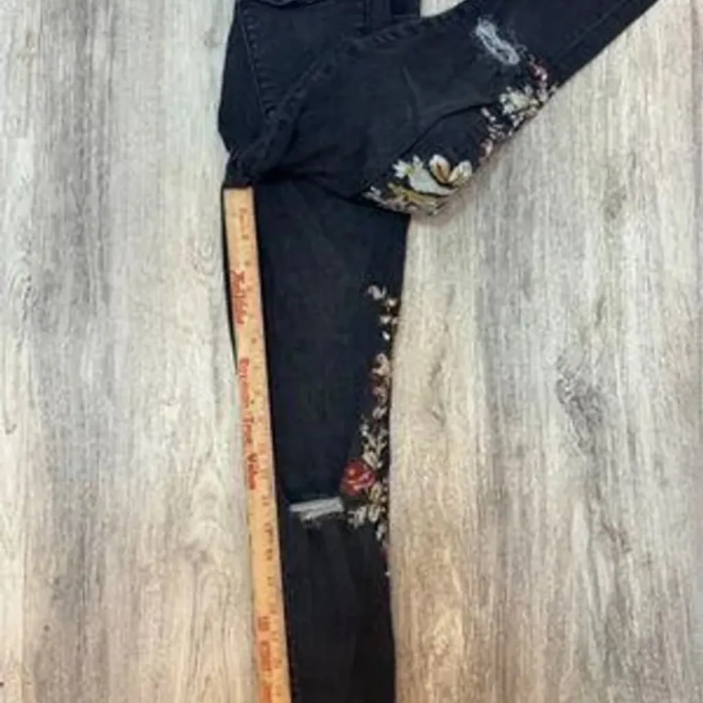 Abercrombie & Fitch High rise ankle jeans floral embroidered distressed size 26 - Image 10