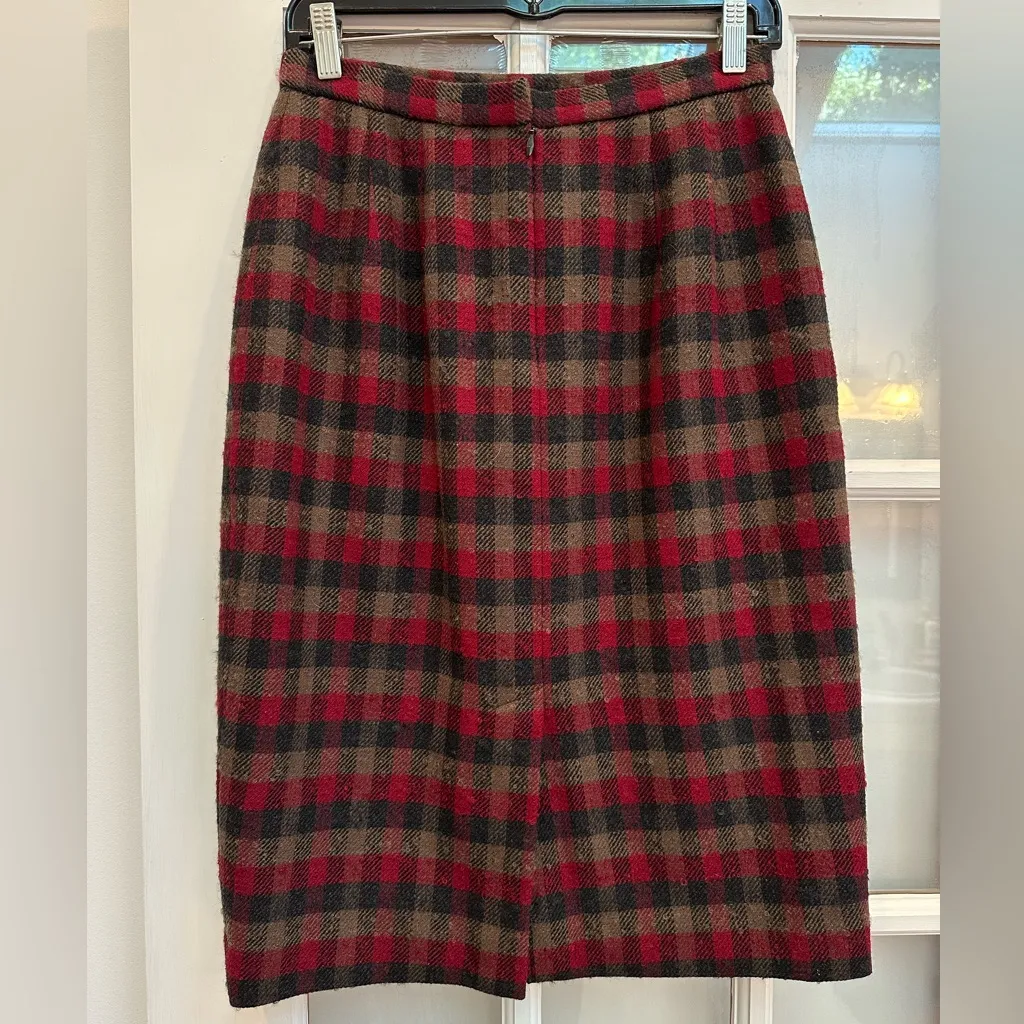 Vintage Pendleton 100% Virgin Wool Tartan Plaid Skirt Red Black Size 10 Petite - Image 4