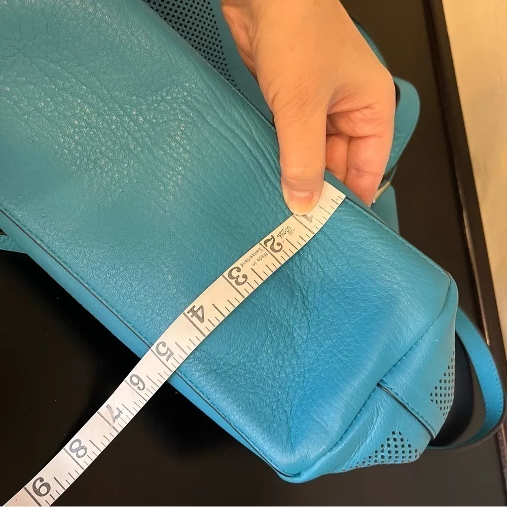 Vince Camuto Beatt blue Moon perforated leather satchel bag with strap EUC - Image 12