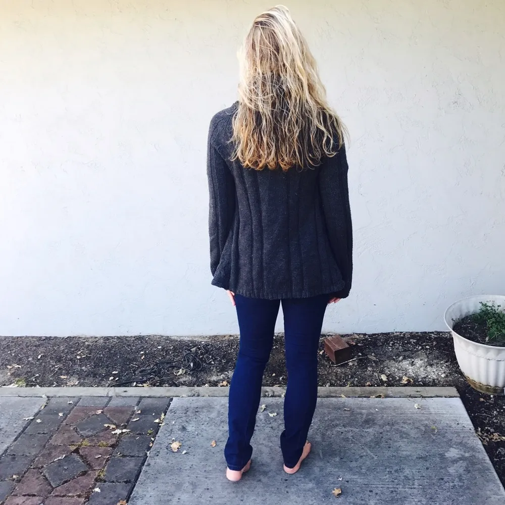 Catch 22 Alloy Grey knit long sleeve sweater Fall/Autumn Gray - Image 4