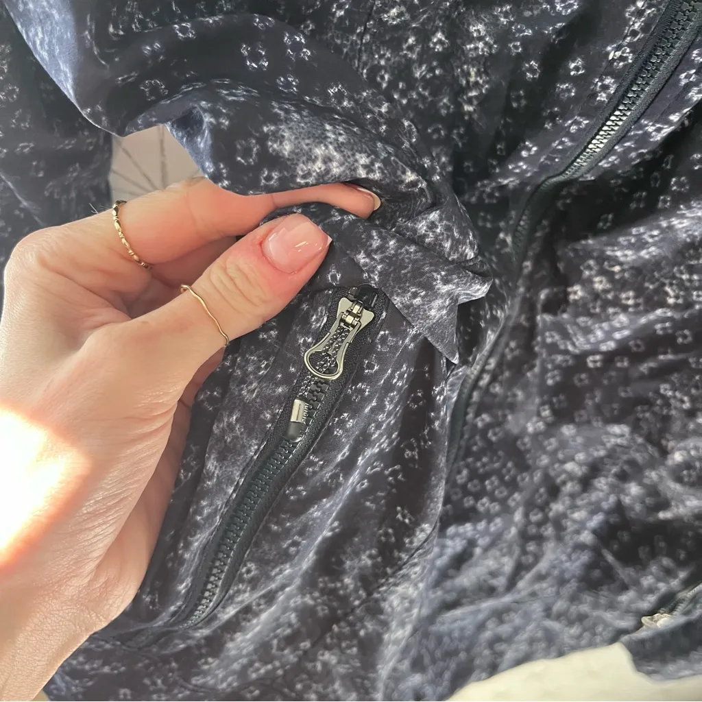 Lululemon Spring Forward Jacket
Kanoko Twist Inkwell Ghost / Inkwell - Image 13