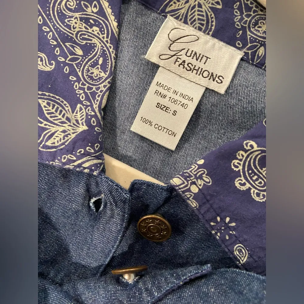 NWOT Gunit Fashions Size S Blue Denim Button Down Shacket Paisley Bandana Top - Image 10