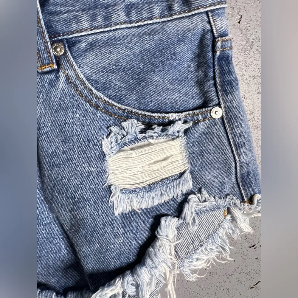 superdown  Revolve Button Fly Jean Shorts size 26 - Image 8