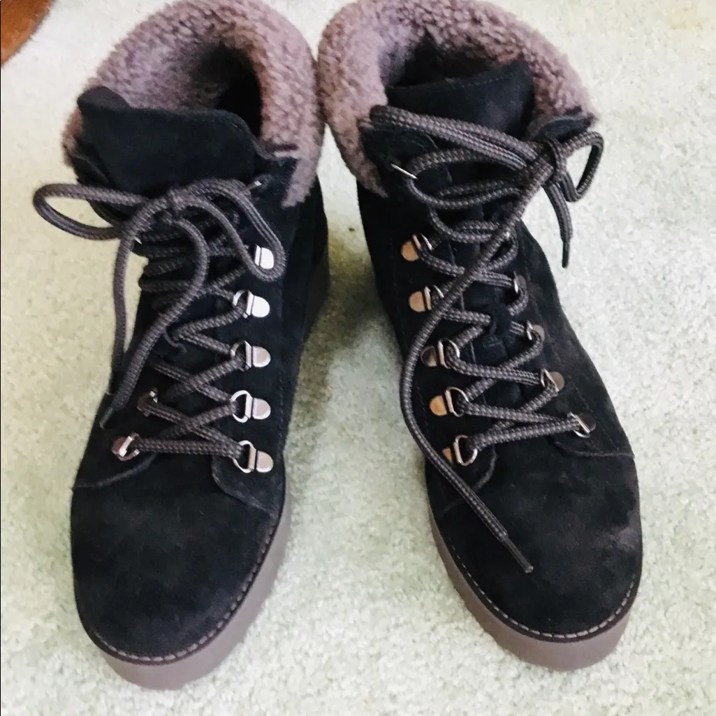 SUPER CUTE WARM BOOTIES NEW☃️ - Image 2