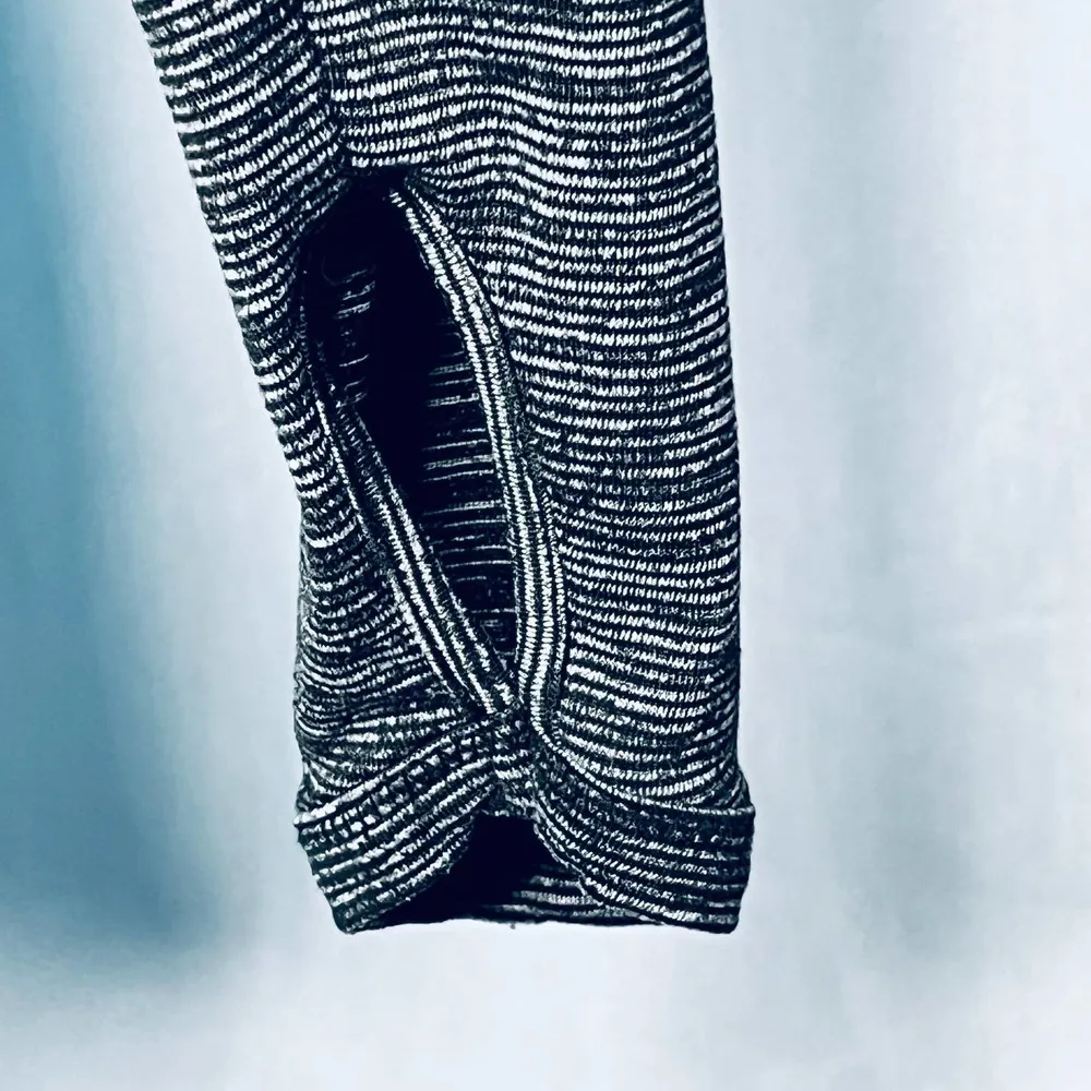 Old Navy Active Quarter Zip Pullover Black Striped Shirt XS - Image 4