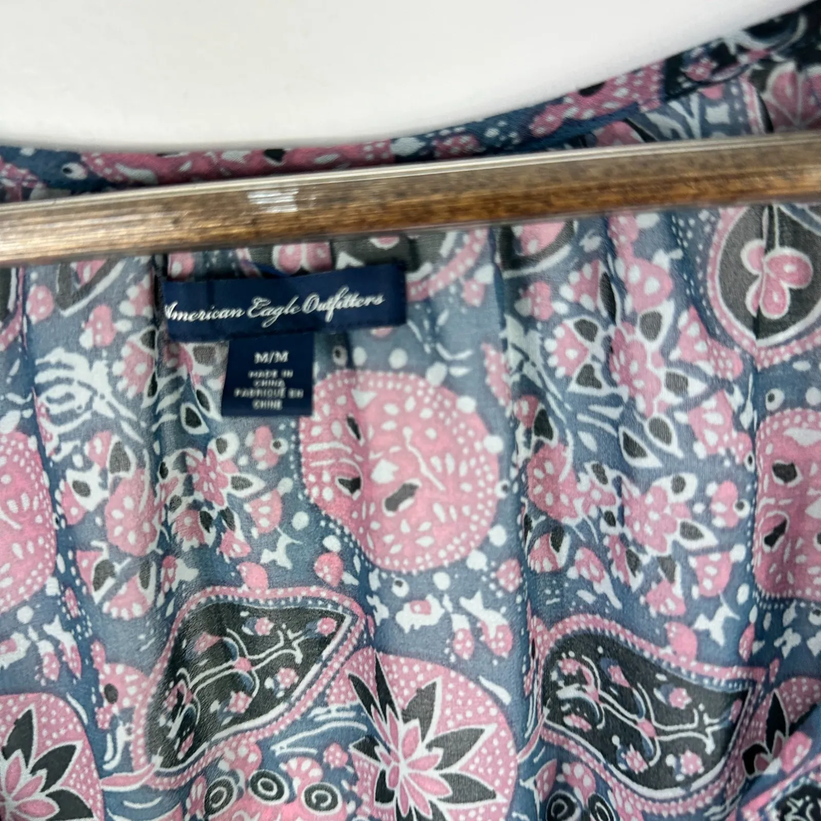 American Eagle Top M Blue Pink Boho Paisley Peasant Blouse Ruffle Hem‎ Festival - Image 2