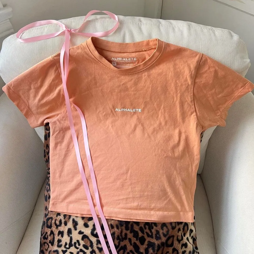 amplify ss lifestyle fitted tee bright orange - Image 8