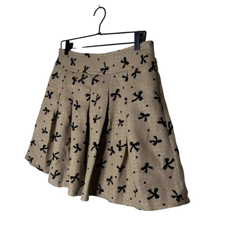 NWT Tan Pleated Skirt with Velvet Bow Print - Image 4