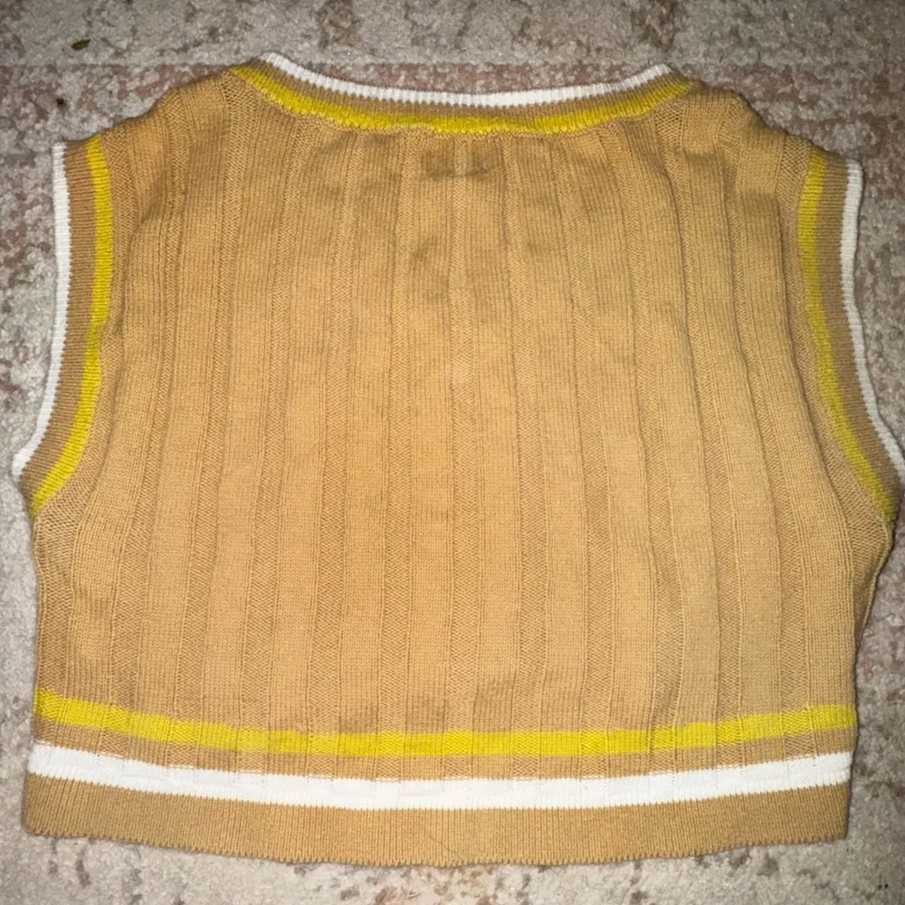 BDG  crop sweater - Image 4