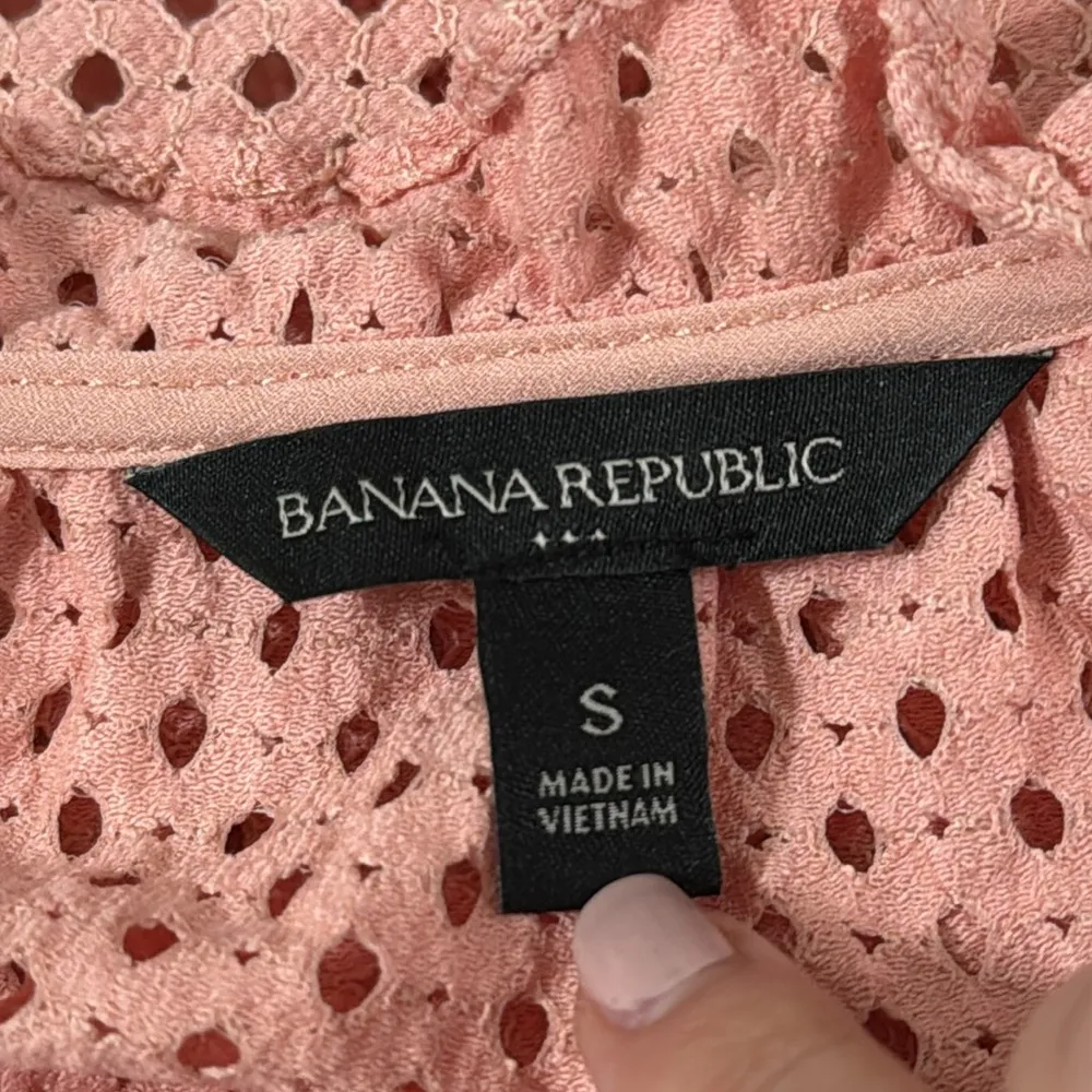 Banana Republic Factory Women’s Texture Eyelet Balloon Sleeve Blouse size S Pink - Image 9