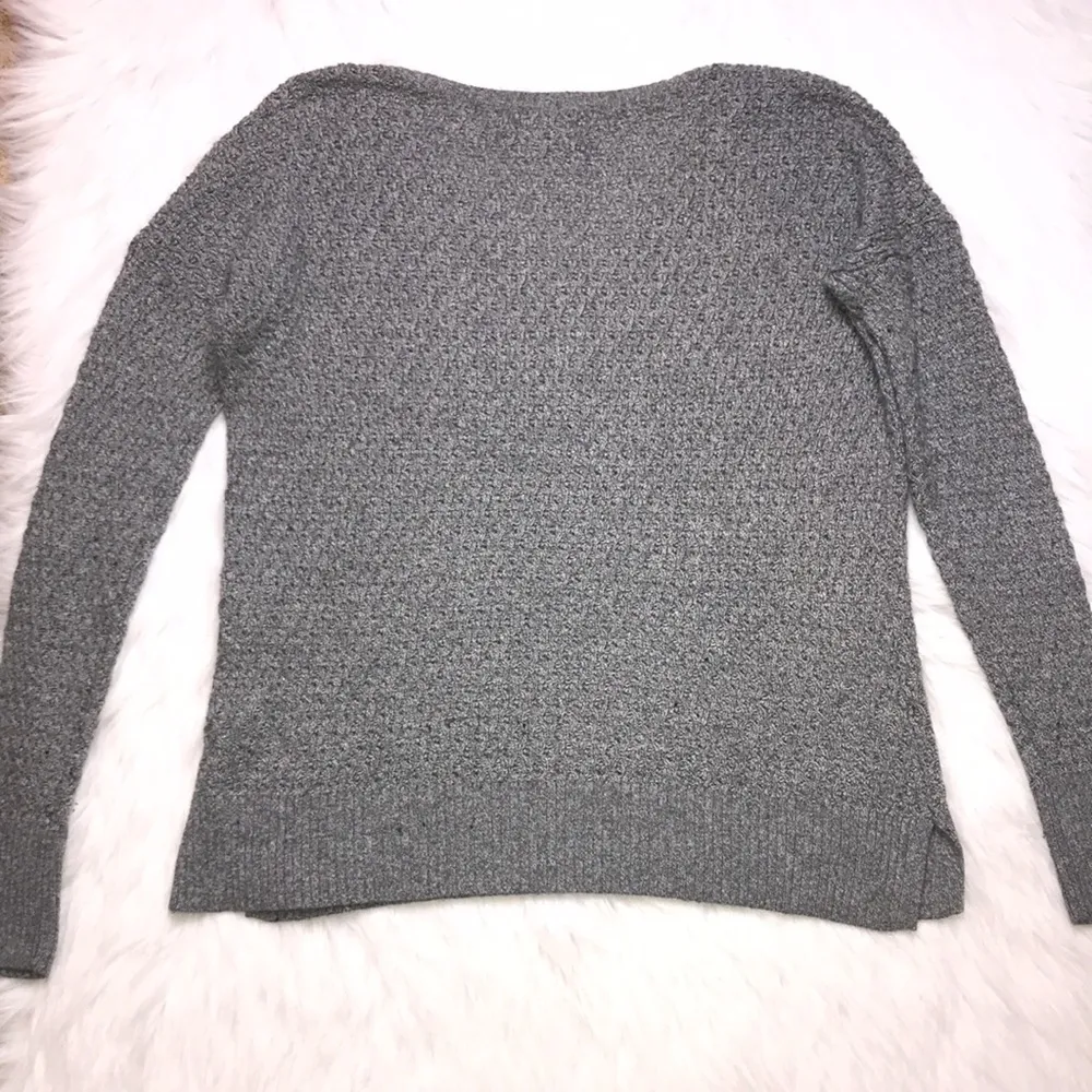 American Eagle Women’s Gray Knit V-Neck Sweater - Image 4