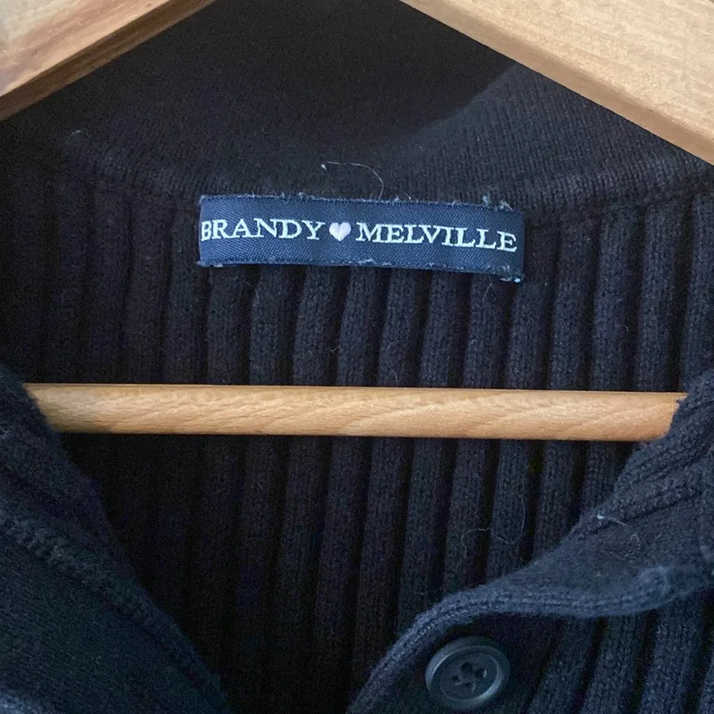 Brandy Melville One Size, fits extra small Black Crop Collared Shirt - Image 2